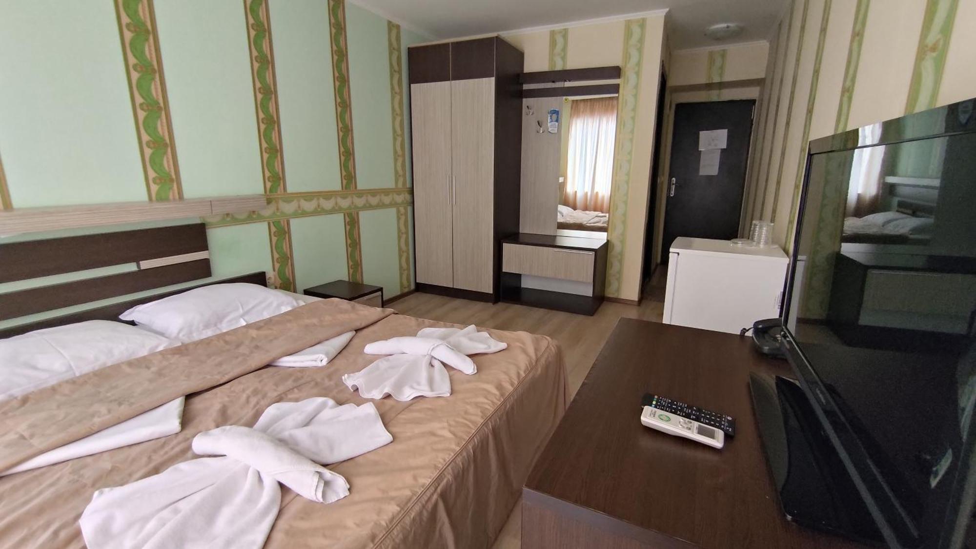 Lotos Hotel بالشيك المظهر الخارجي الصورة