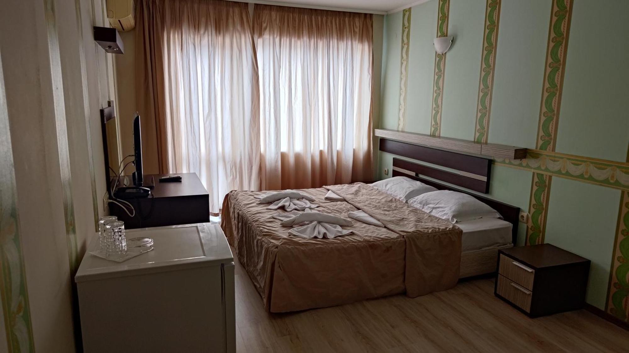 Lotos Hotel بالشيك المظهر الخارجي الصورة