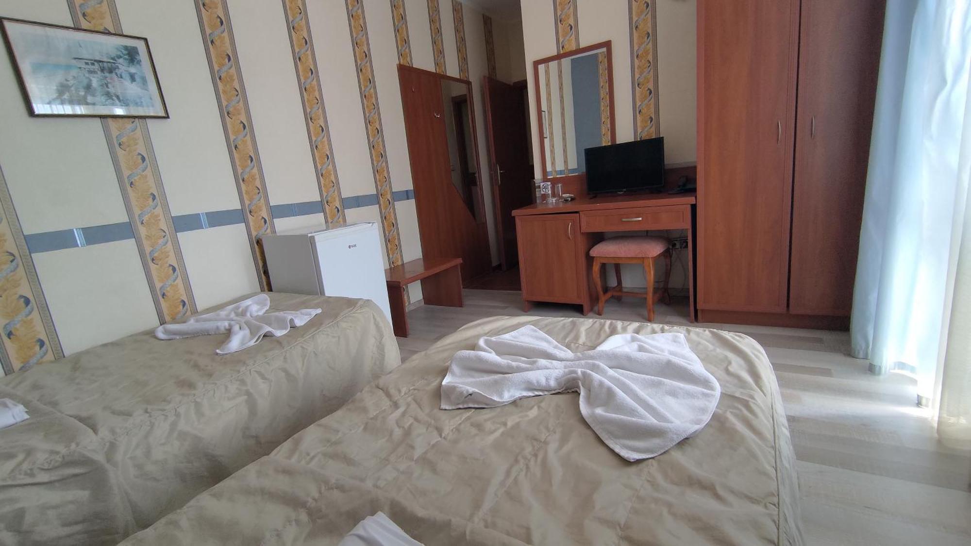 Lotos Hotel بالشيك المظهر الخارجي الصورة