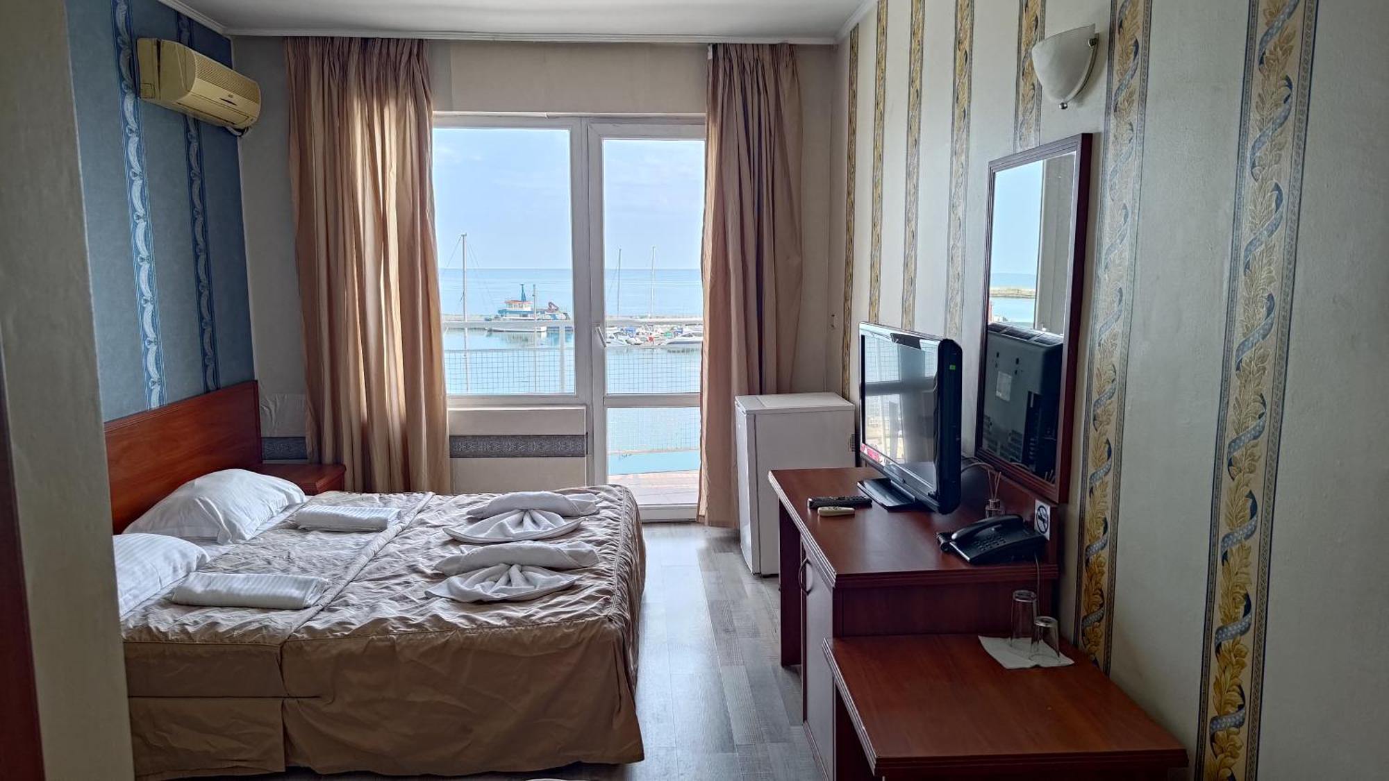 Lotos Hotel بالشيك المظهر الخارجي الصورة