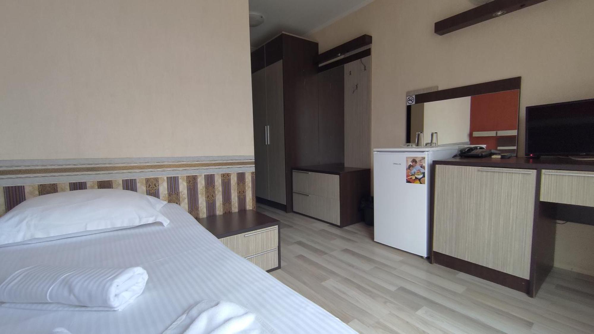 Lotos Hotel بالشيك المظهر الخارجي الصورة