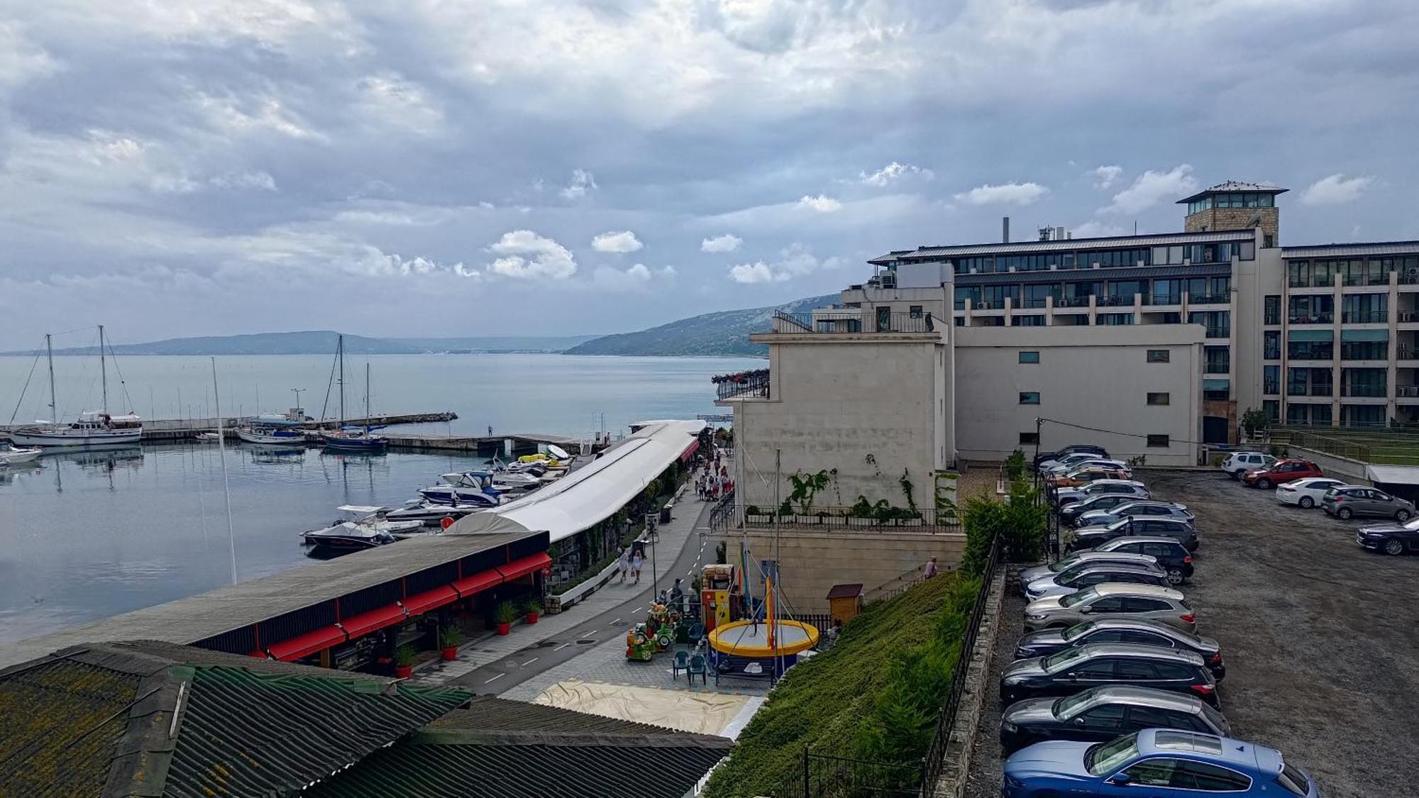 Lotos Hotel بالشيك المظهر الخارجي الصورة