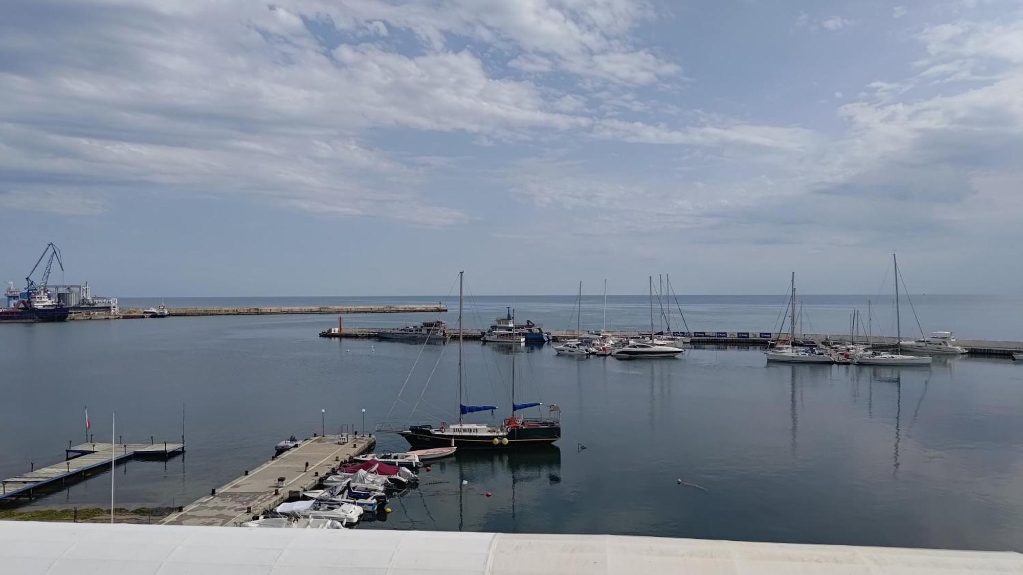 Lotos Hotel بالشيك المظهر الخارجي الصورة