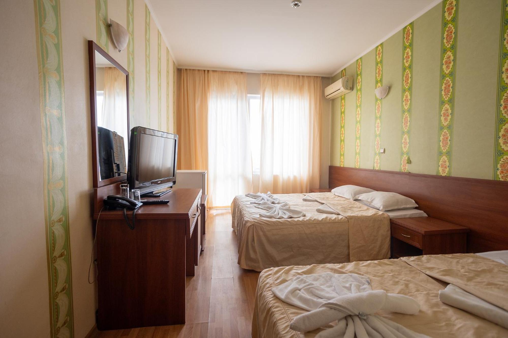Lotos Hotel بالشيك المظهر الخارجي الصورة