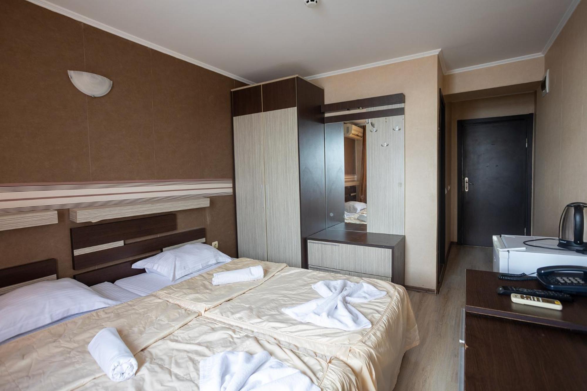 Lotos Hotel بالشيك المظهر الخارجي الصورة