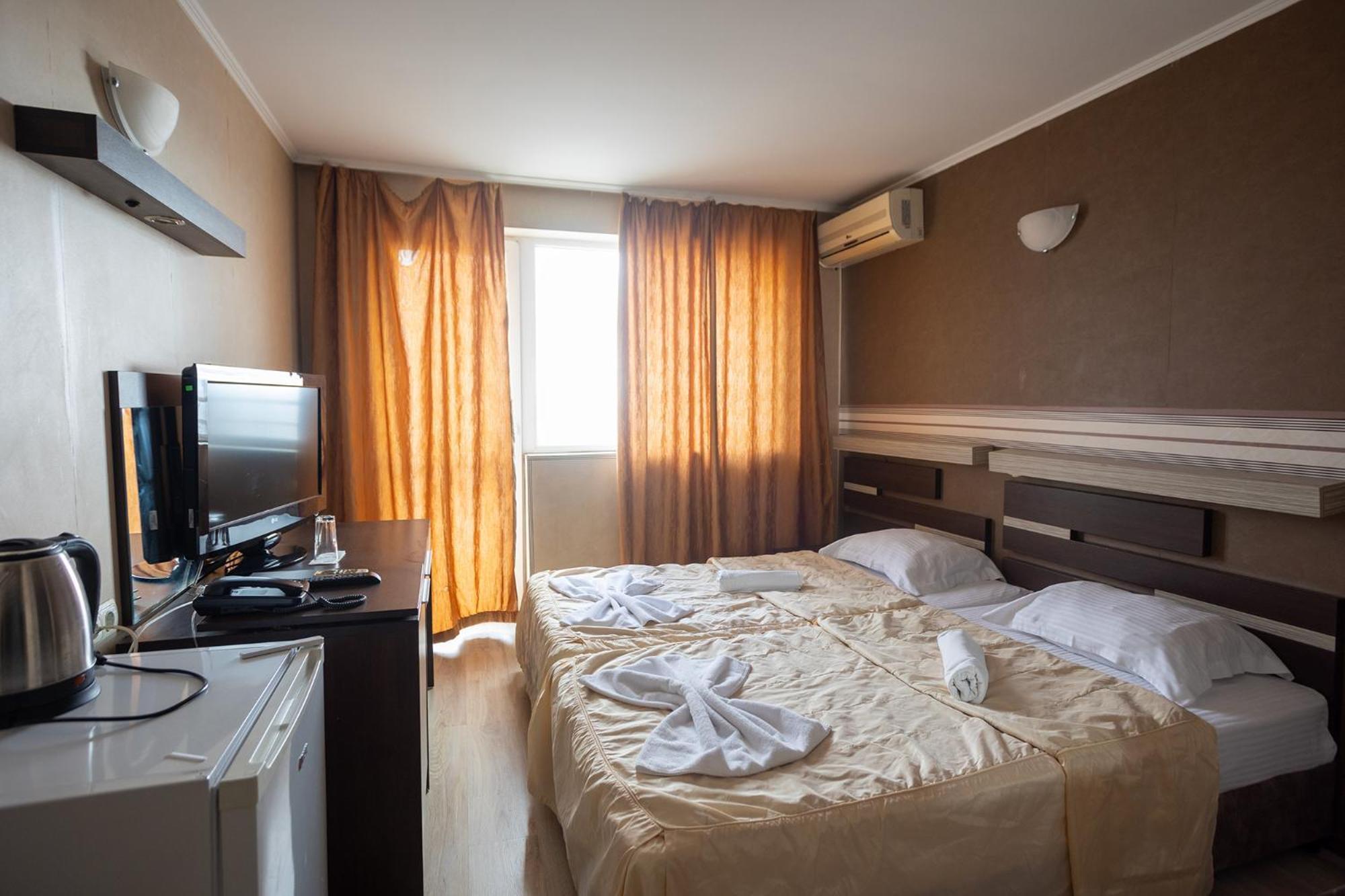 Lotos Hotel بالشيك المظهر الخارجي الصورة