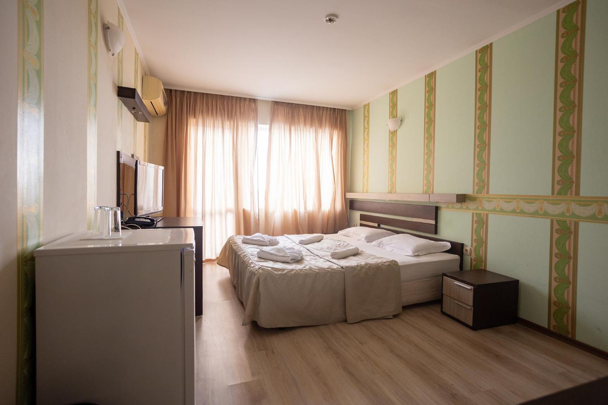 Lotos Hotel بالشيك المظهر الخارجي الصورة