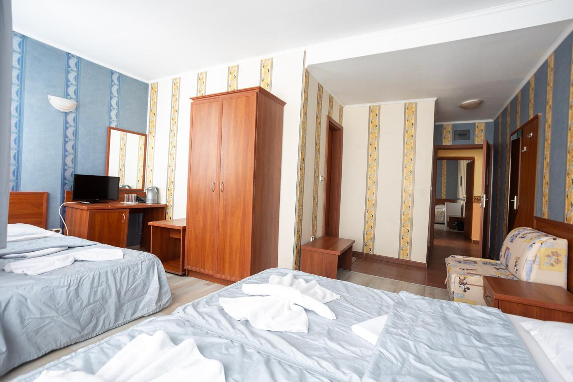 Lotos Hotel بالشيك المظهر الخارجي الصورة