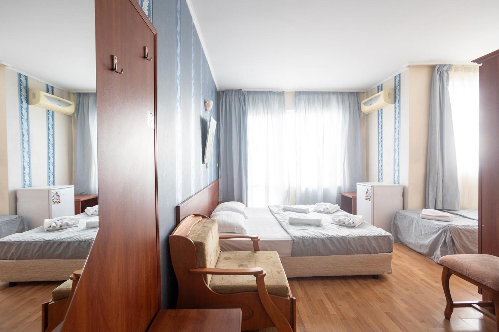 Lotos Hotel بالشيك المظهر الخارجي الصورة