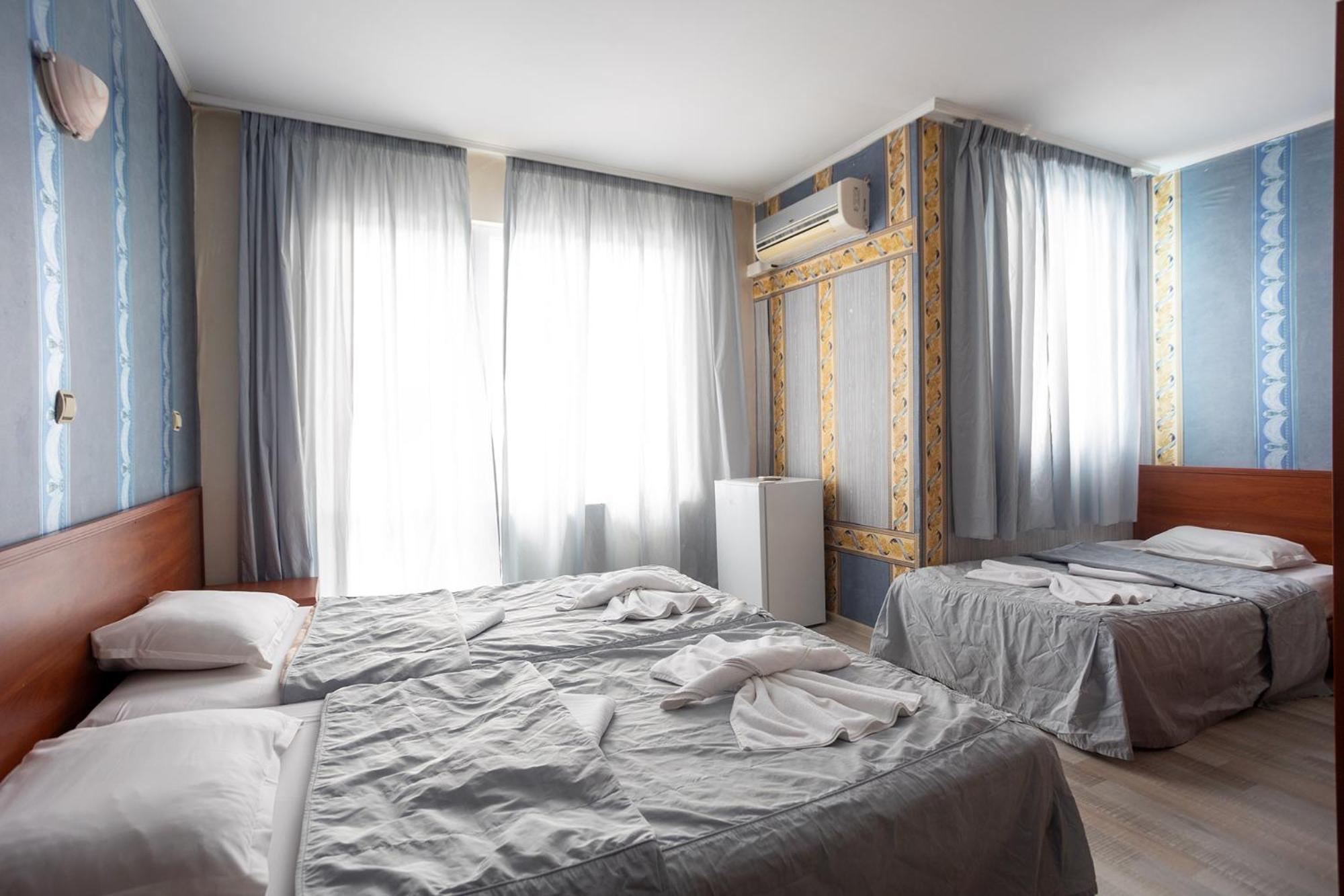 Lotos Hotel بالشيك المظهر الخارجي الصورة