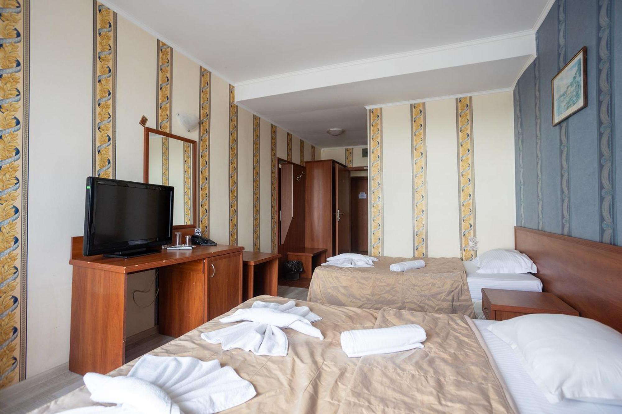 Lotos Hotel بالشيك المظهر الخارجي الصورة