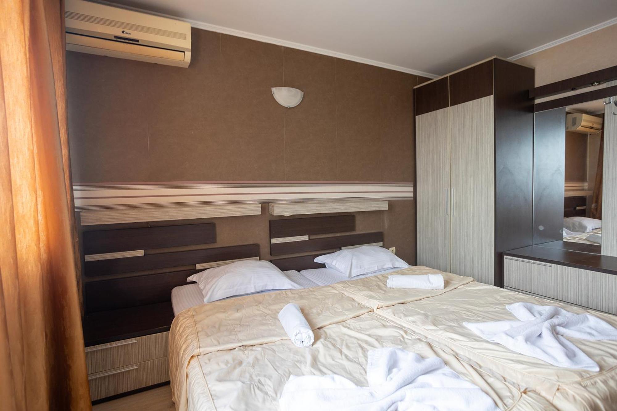 Lotos Hotel بالشيك المظهر الخارجي الصورة