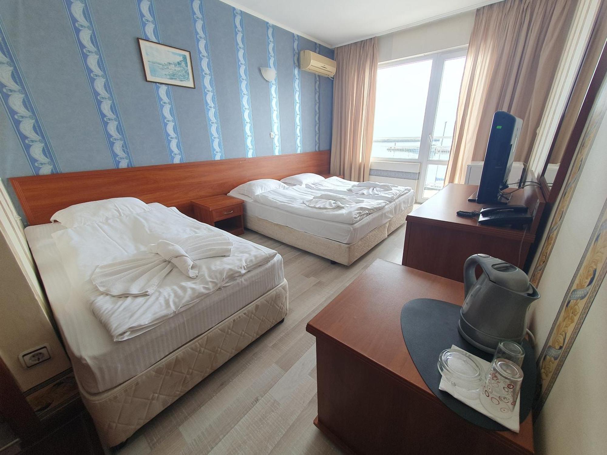 Lotos Hotel بالشيك المظهر الخارجي الصورة