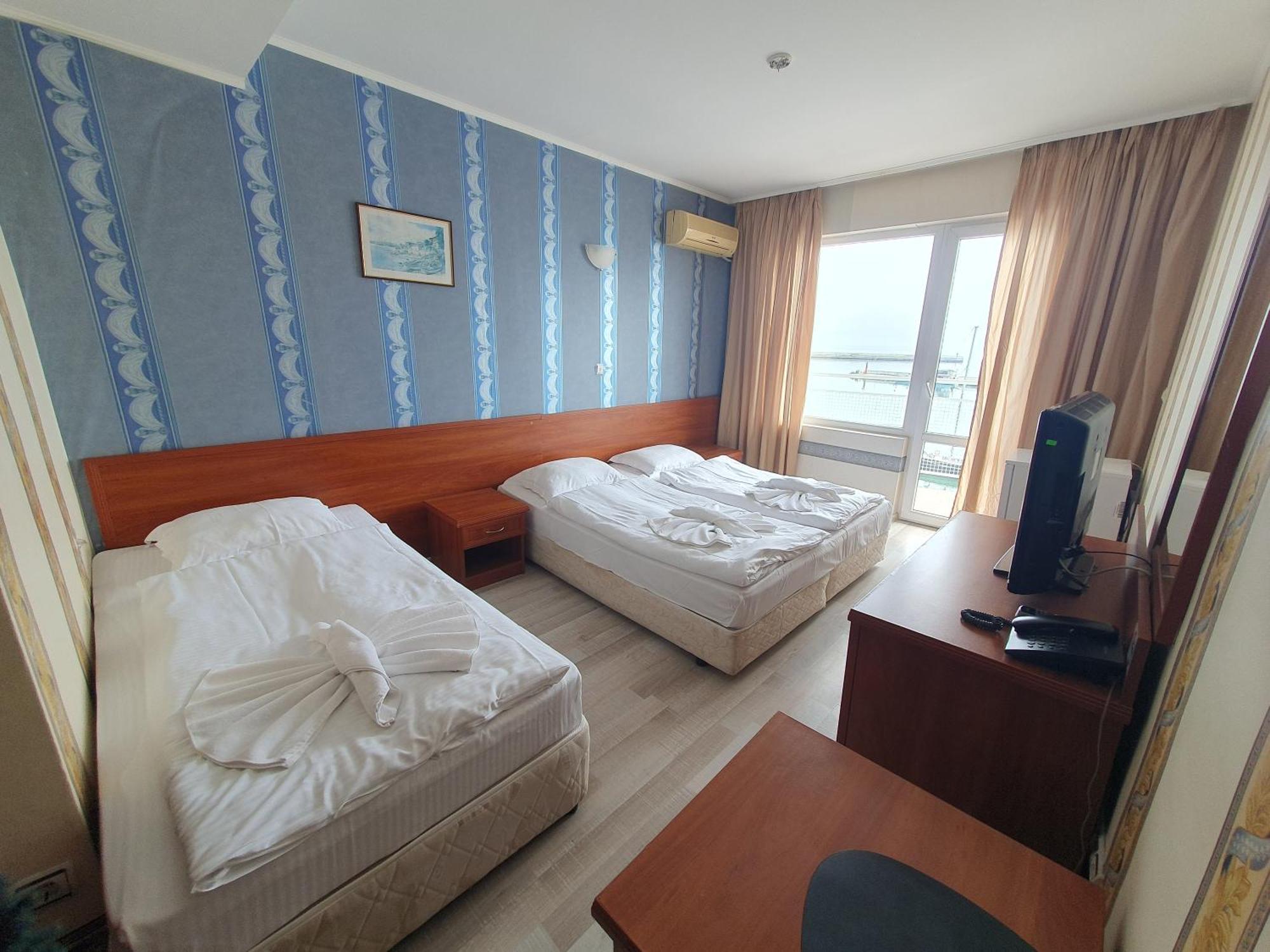 Lotos Hotel بالشيك المظهر الخارجي الصورة