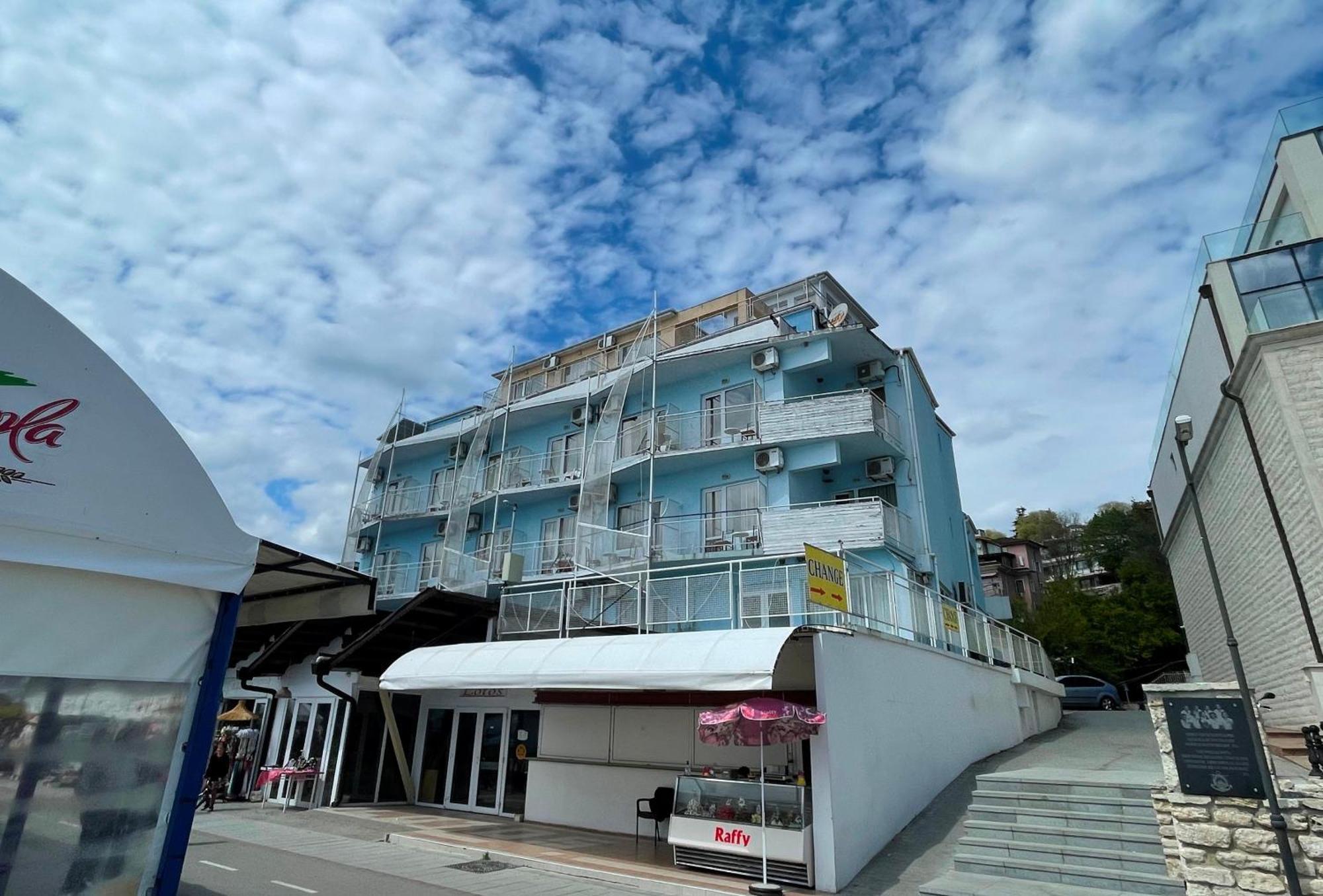 Lotos Hotel بالشيك المظهر الخارجي الصورة