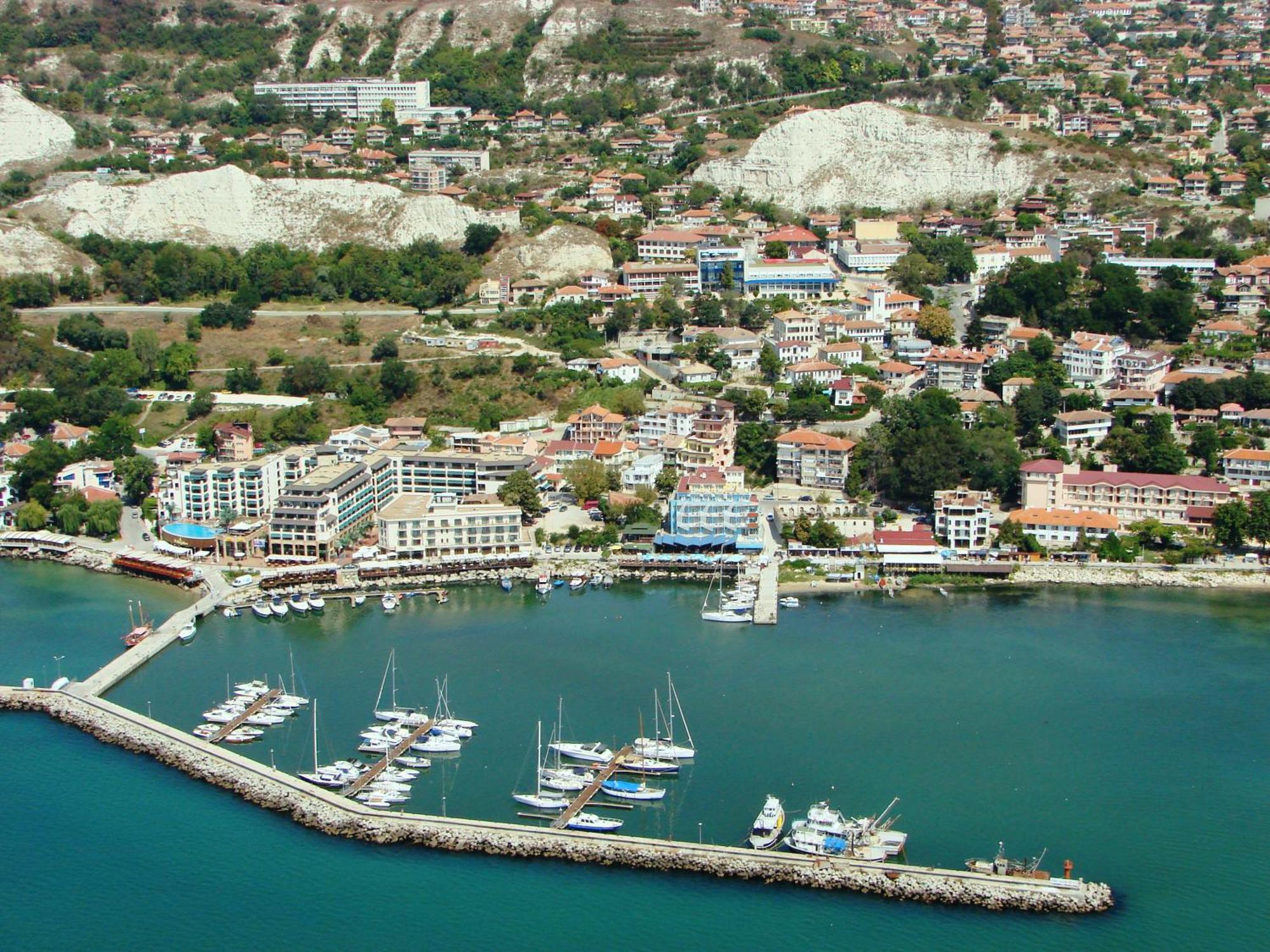 Lotos Hotel بالشيك المظهر الخارجي الصورة
