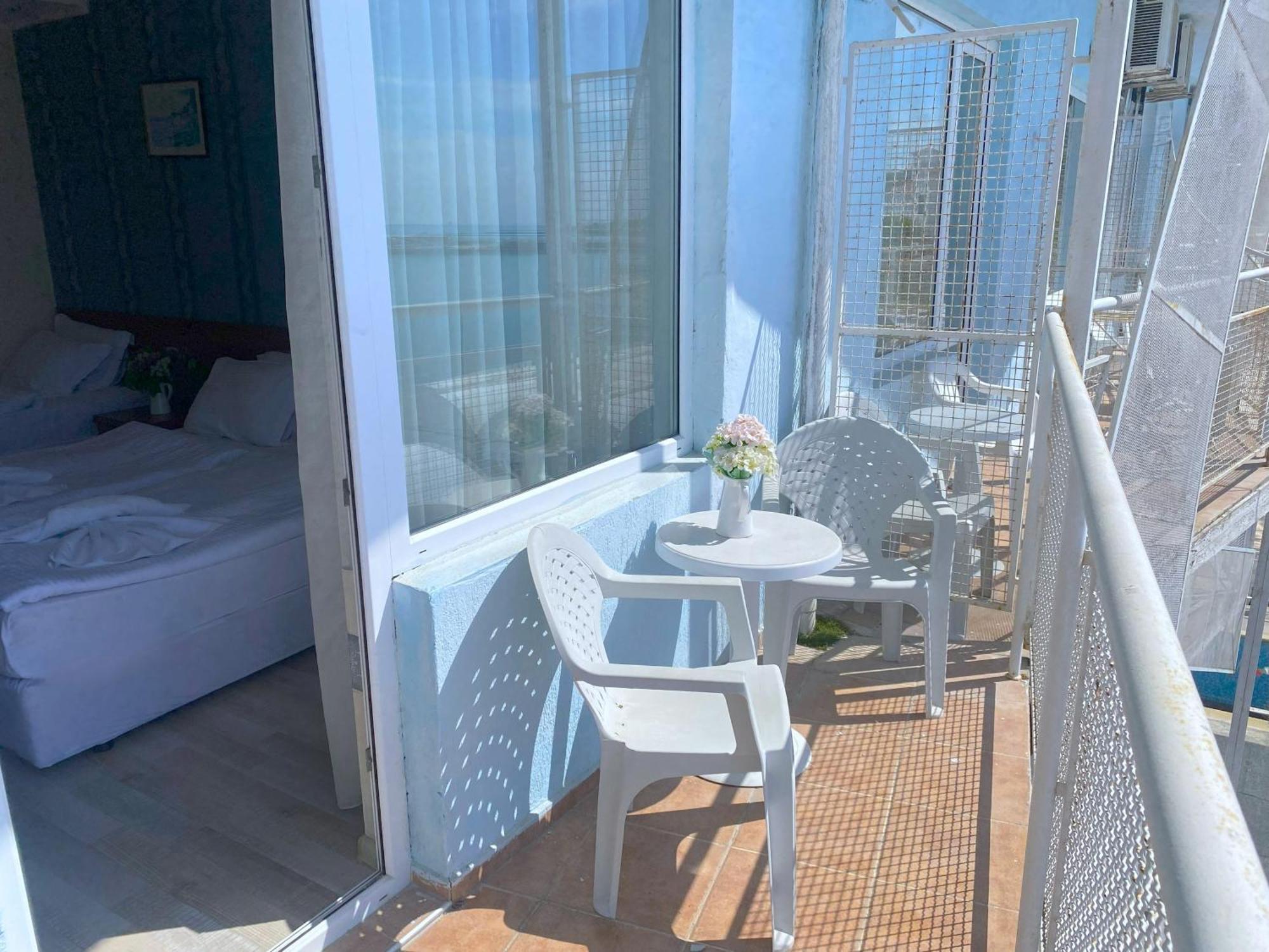 Lotos Hotel بالشيك المظهر الخارجي الصورة