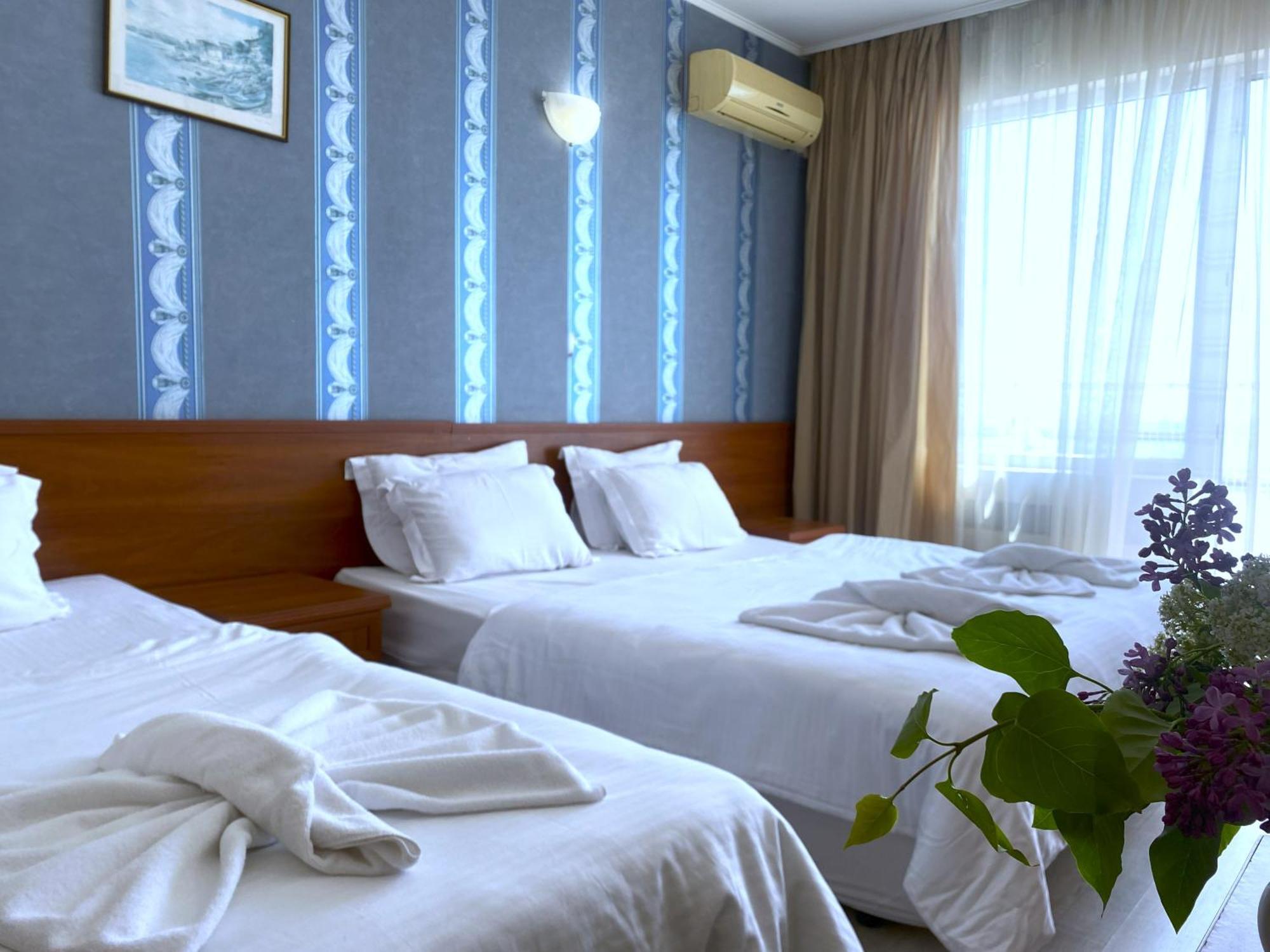 Lotos Hotel بالشيك المظهر الخارجي الصورة