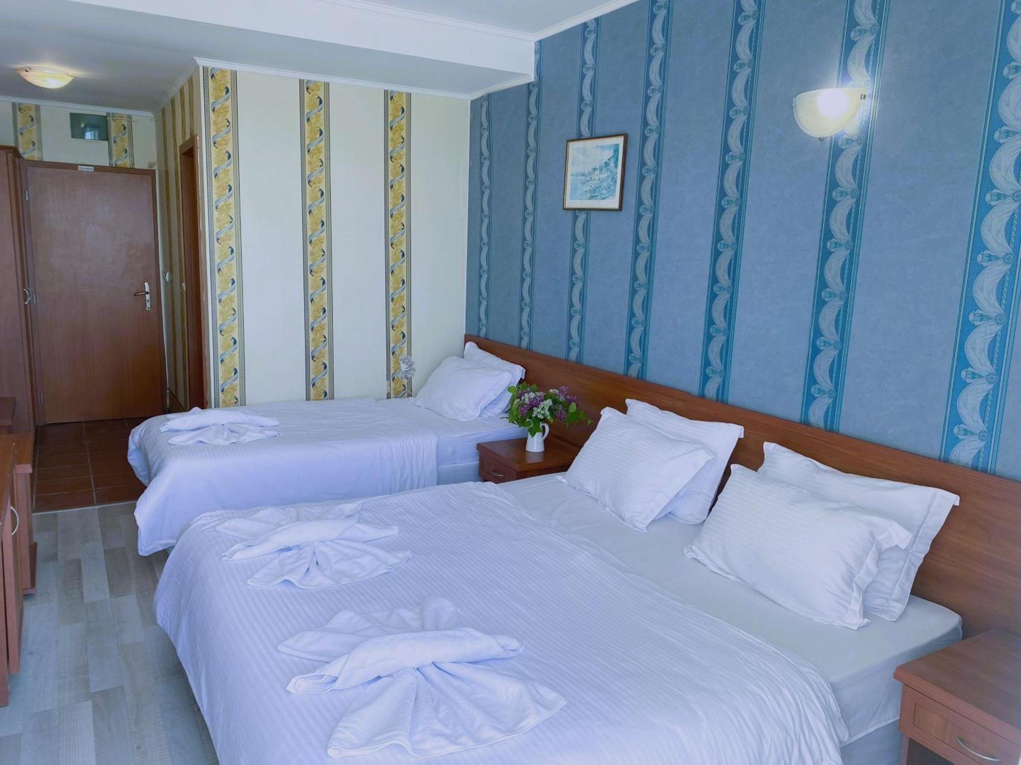 Lotos Hotel بالشيك المظهر الخارجي الصورة