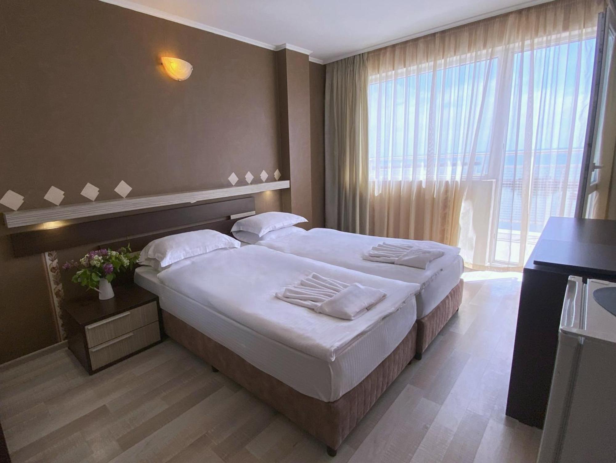 Lotos Hotel بالشيك المظهر الخارجي الصورة