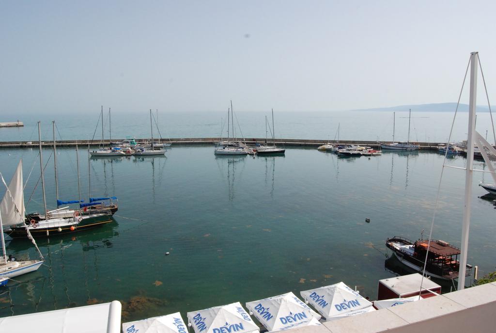 Lotos Hotel بالشيك المظهر الخارجي الصورة
