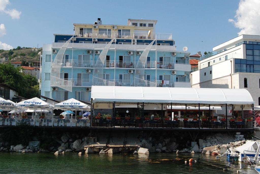 Lotos Hotel بالشيك المظهر الخارجي الصورة